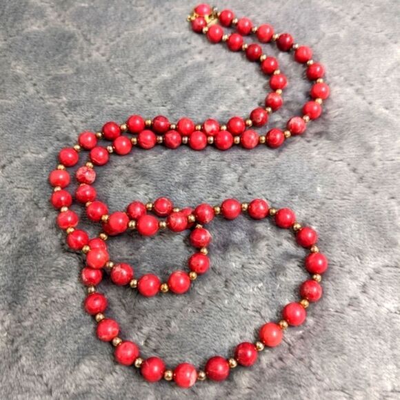 Vintage Red Howelite Bead w/ small Brass Bead Accents Necklace 28" Long - Picture 3 of 10